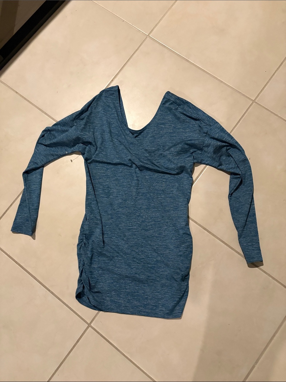 Lucy activewear small ruched shirt V design on back 1806